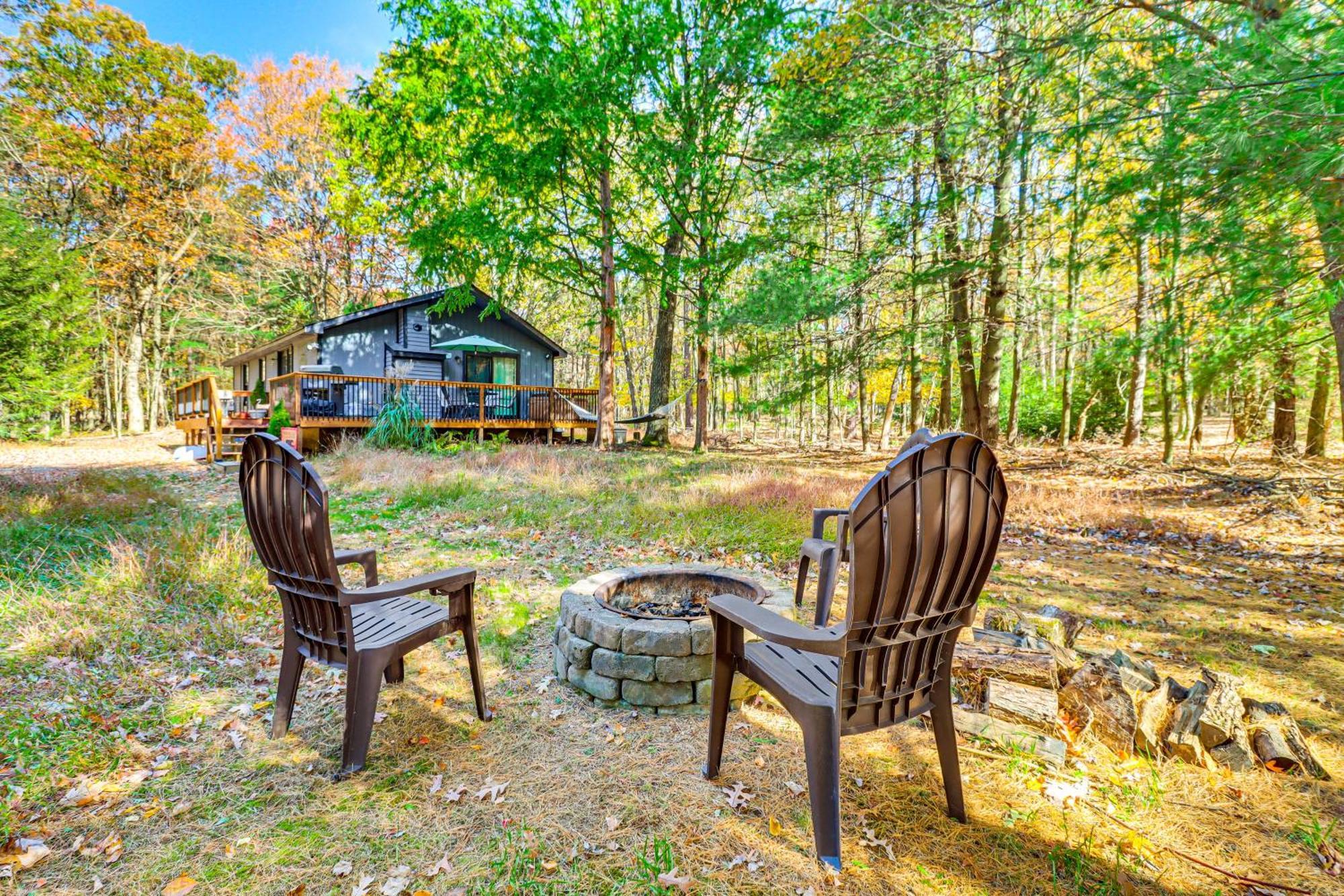 Quaint Jim Thorpe Cabin Retreat, Walk To Beach! Eksteriør bilde